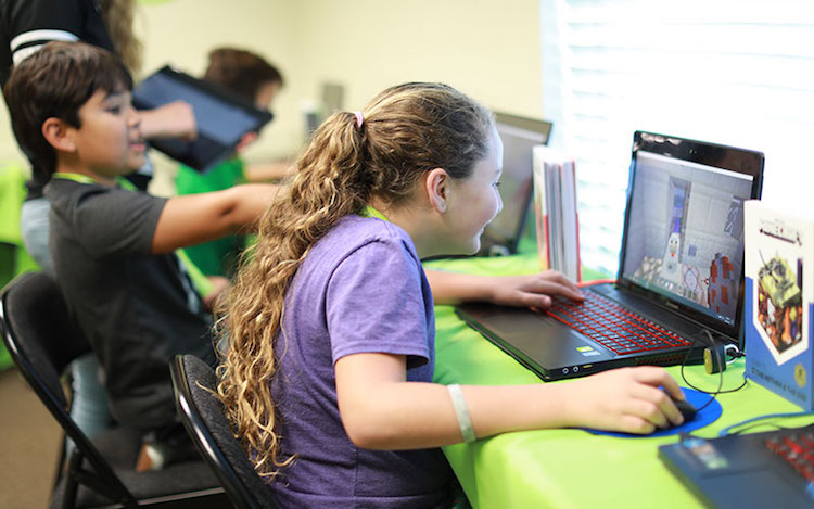 girl java coding with minecraft