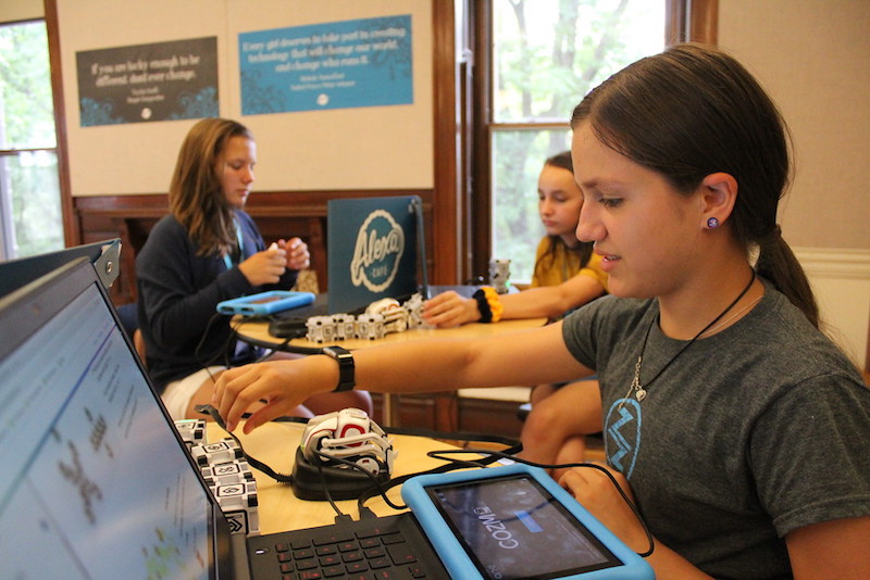 alexa cafe students coding with cozmo